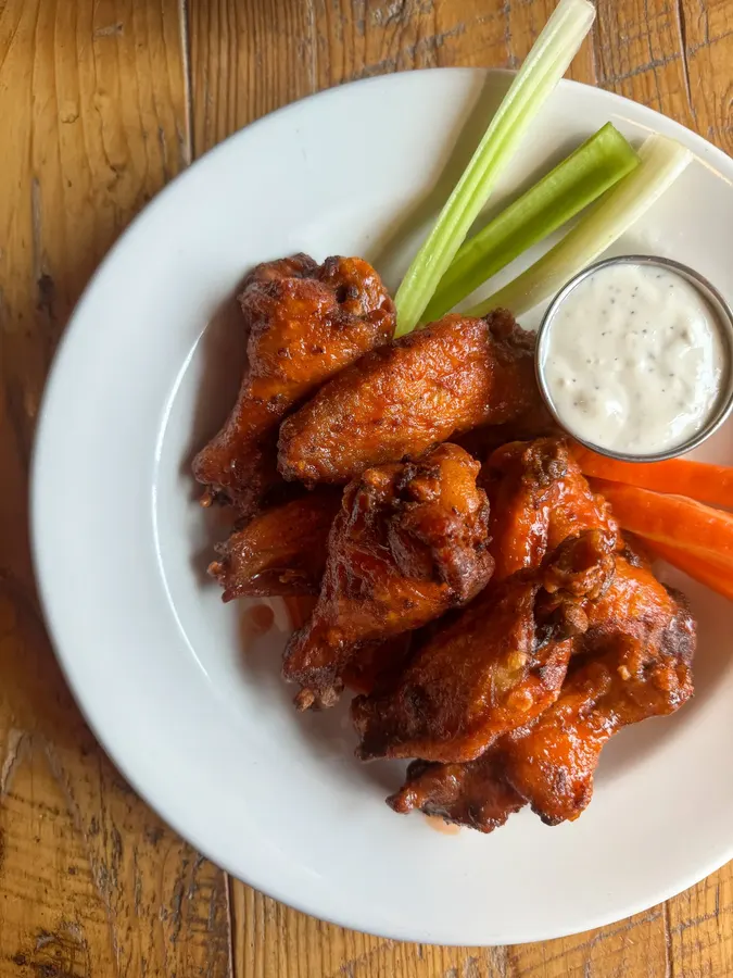Buffalo wings with carrots and celery
